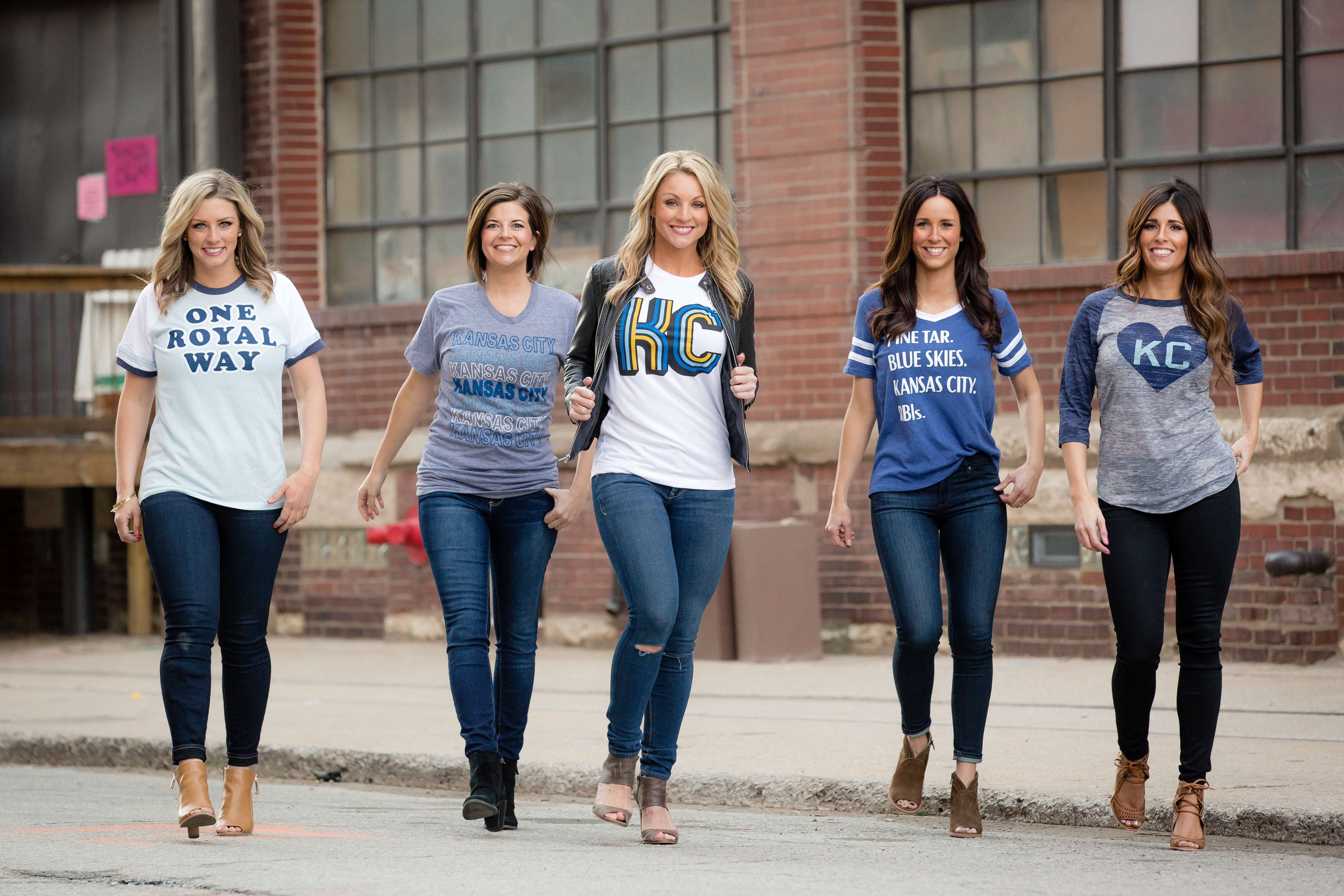 Kansas City Royals Womens M Love Baseball Tee T-Shirt Blue Crewneck 50/50  Blend